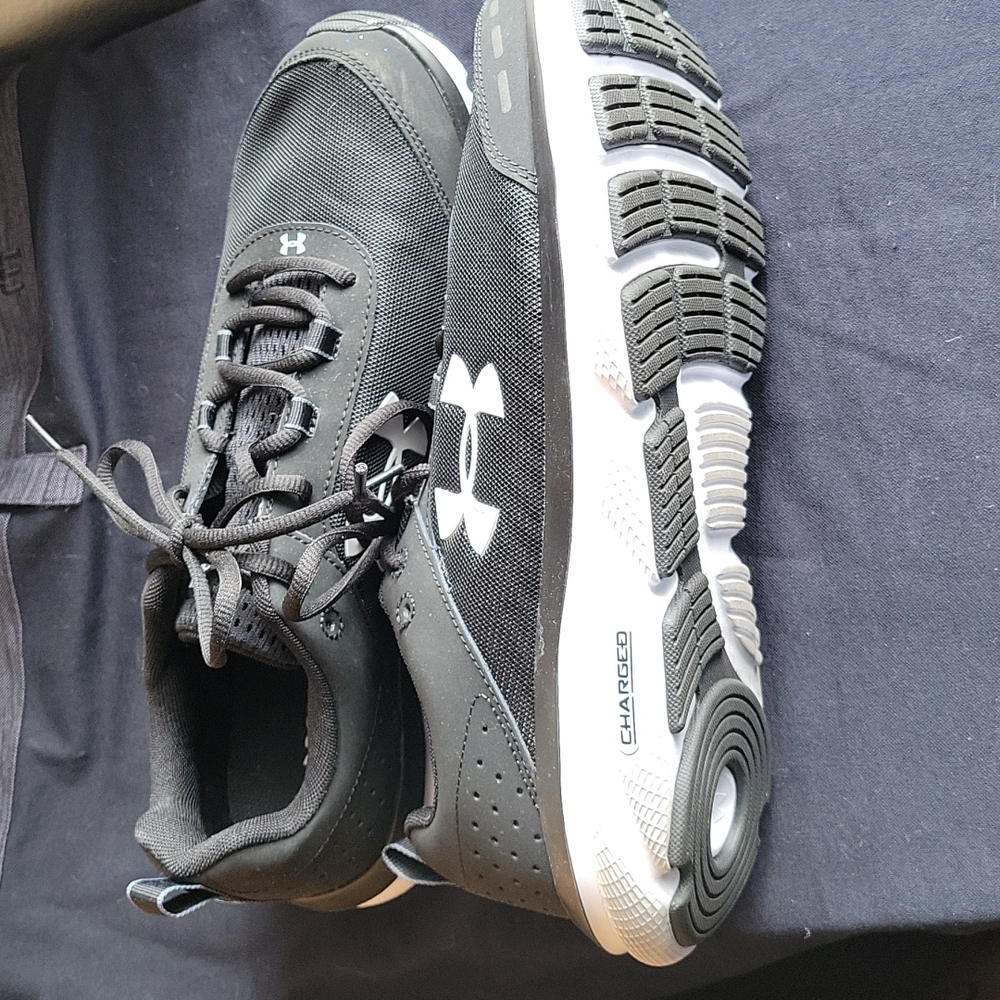Under Armour deluxe foam size 12 tennis shoes